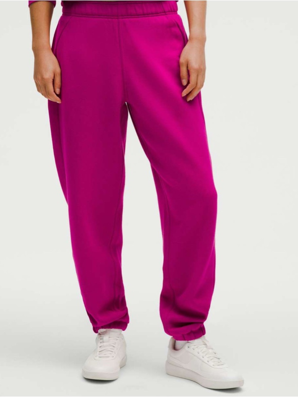 Lululemon Scuba Mid-Rise Oversized Jogger in 
Ripened Raspberry in Sz XXS